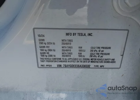 2025 Tesla Model Y Long Range Dual Motor All-Wheel Drive z USA, uszkodzony, nr VIN 7SAYGDEE5SA338332